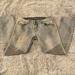 Men’s light wash distressed jeans.